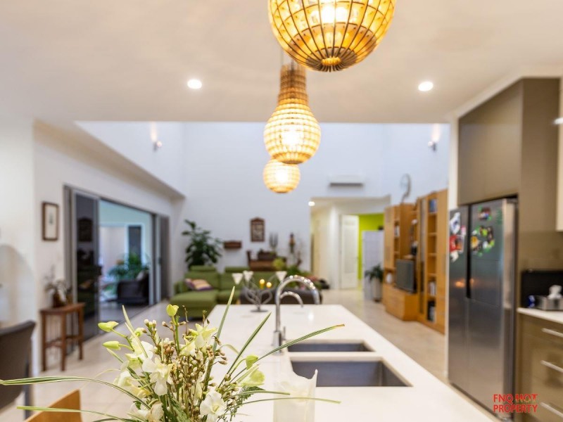 /6 Anchor Close, Trinity Beach QLD 4879