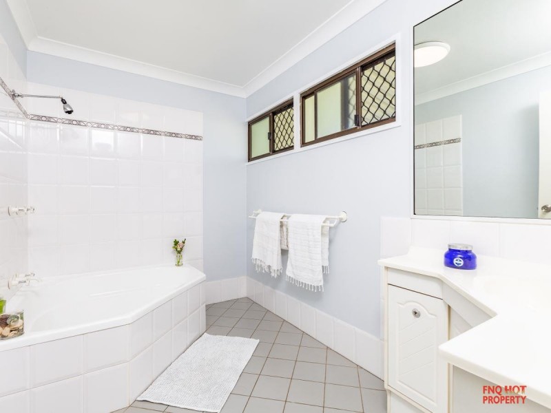 /44 Wirrah Close, Bayview Heights QLD 4868