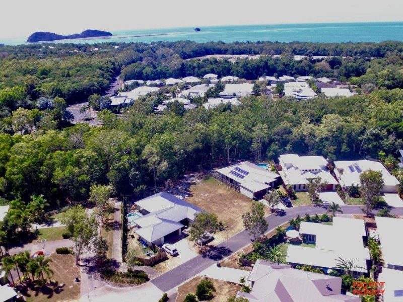 /3 Kurt Close, Palm Cove QLD 4879