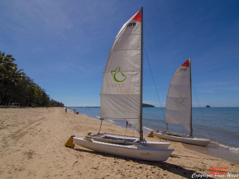 /3 Kurt Close, Palm Cove QLD 4879