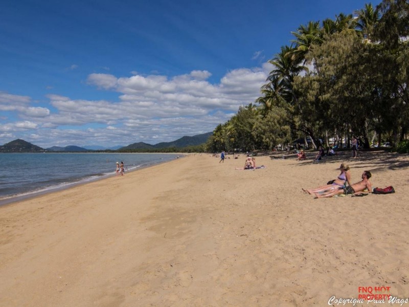 /3 Kurt Close, Palm Cove QLD 4879