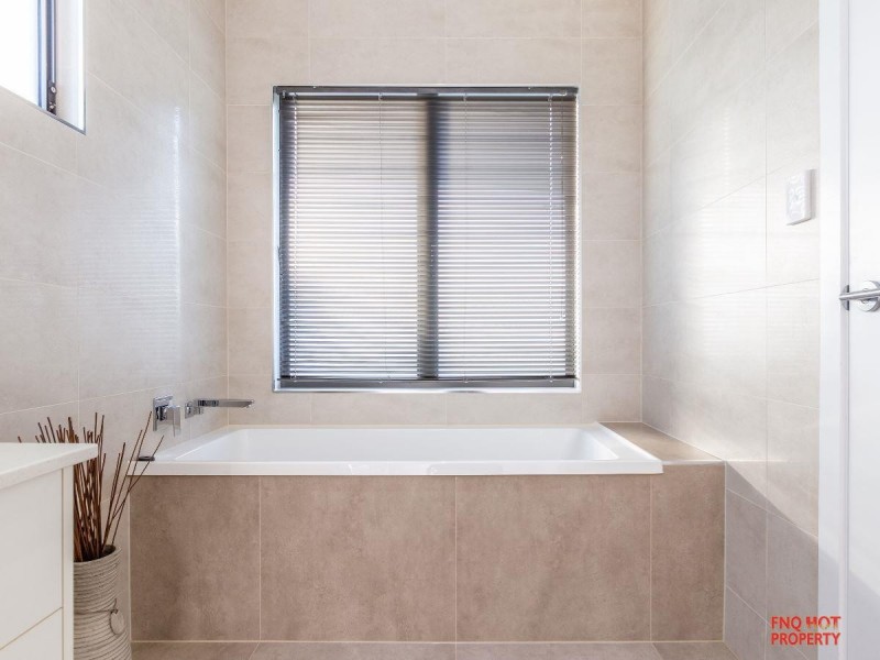 /77 Harbour Drive, Trinity Park QLD 4879