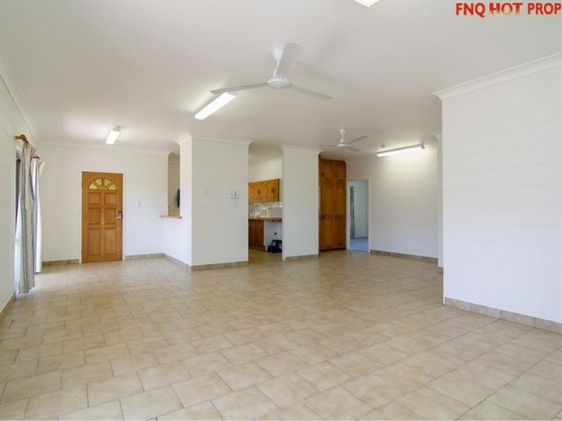 /11 Riverside Parade, Trinity Park QLD 4879