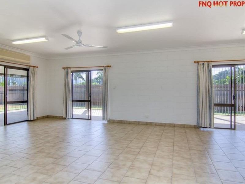 /11 Riverside Parade, Trinity Park QLD 4879