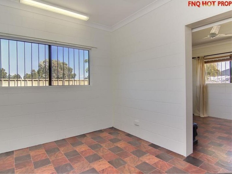 /11 Riverside Parade, Trinity Park QLD 4879