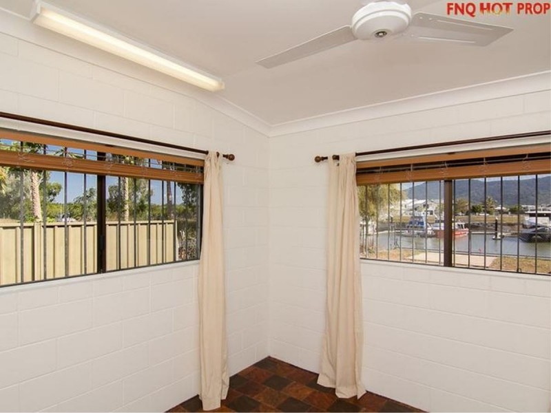 /11 Riverside Parade, Trinity Park QLD 4879