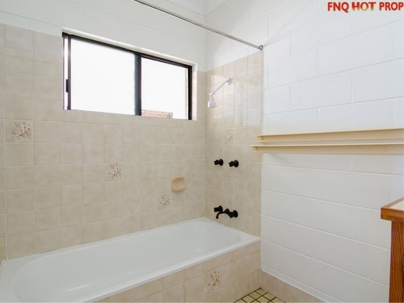 /11 Riverside Parade, Trinity Park QLD 4879