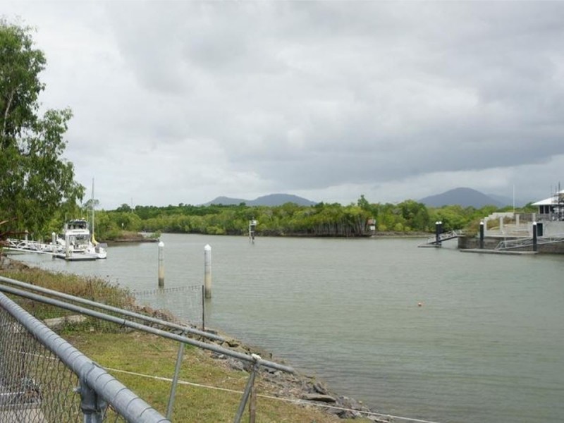 /11 Riverside Parade, Trinity Park QLD 4879