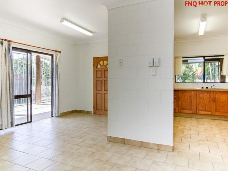 /11 Riverside Parade, Trinity Park QLD 4879