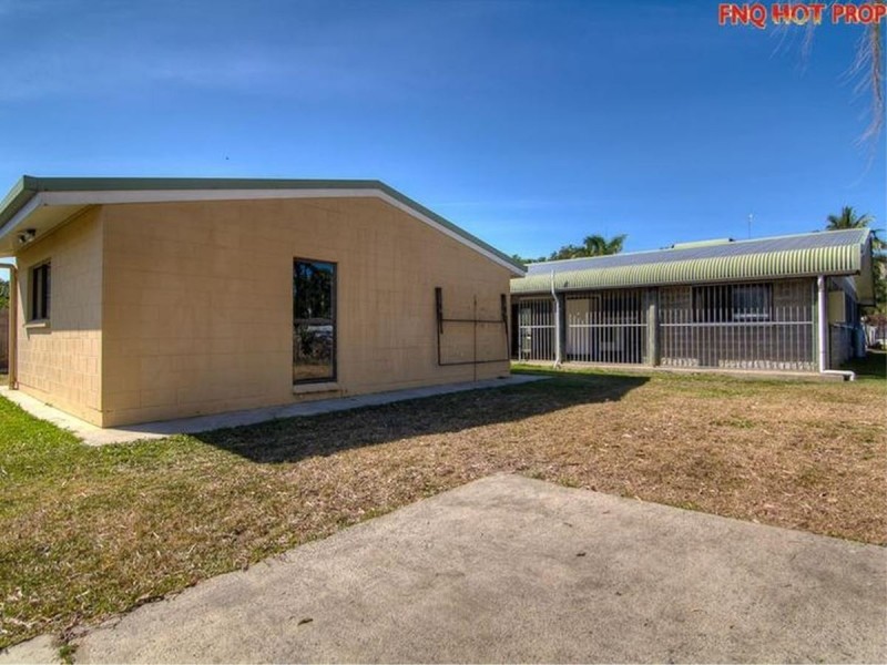 /11 Riverside Parade, Trinity Park QLD 4879