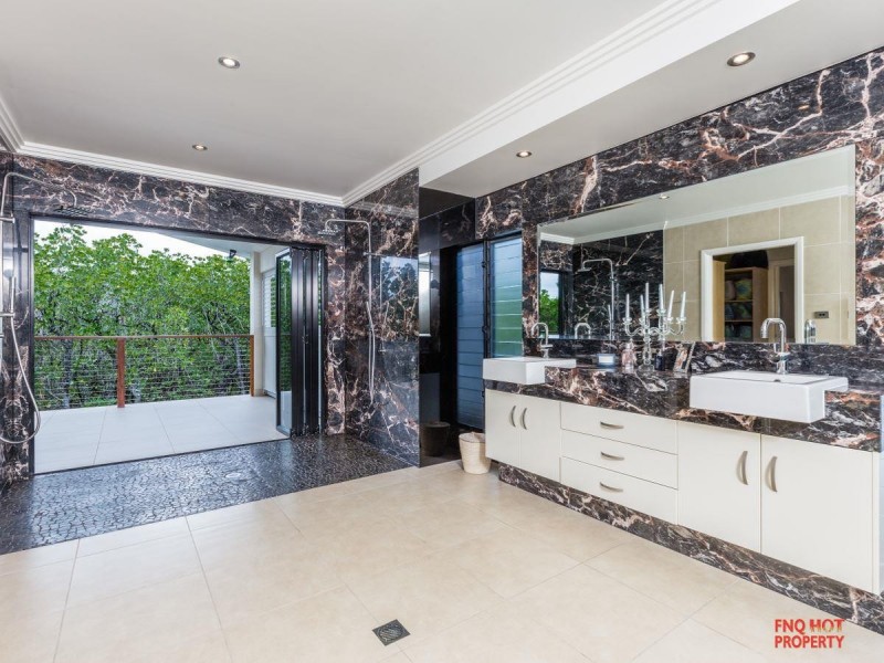 /7 Icefire Quay, Trinity Park QLD 4879