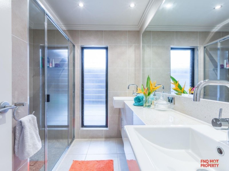 /7 Icefire Quay, Trinity Park QLD 4879