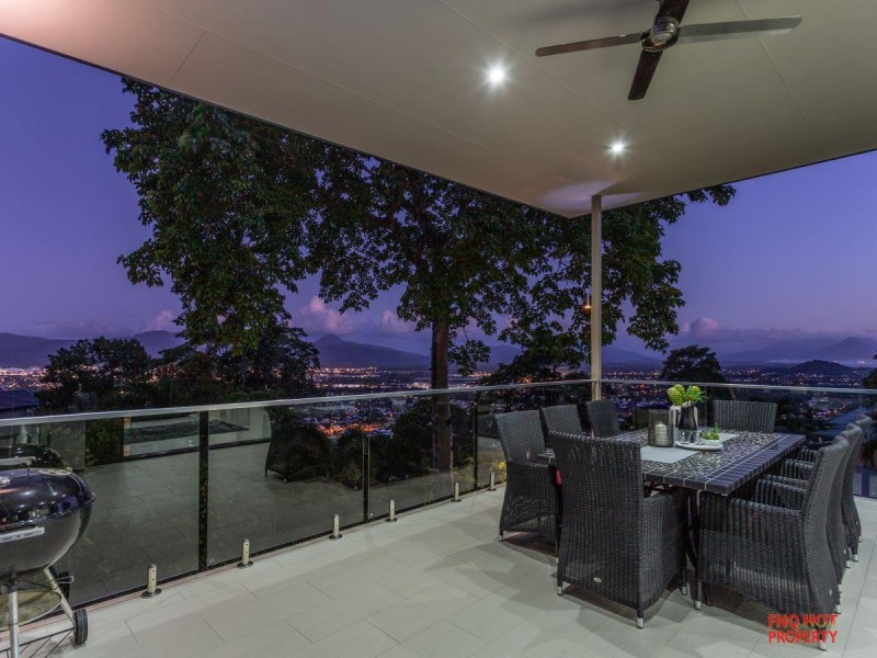 /11 Oceanview Place, Mooroobool QLD 4870