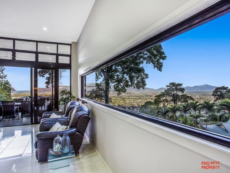 /11 Oceanview Place, Mooroobool QLD 4870