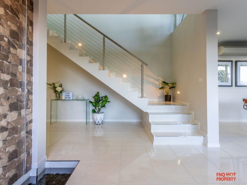 /11 Oceanview Place, Mooroobool QLD 4870