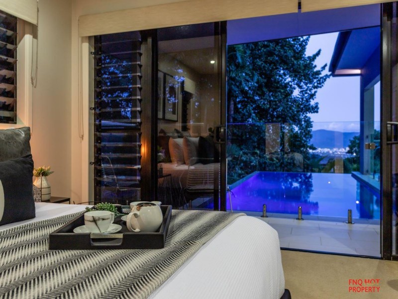 /11 Oceanview Place, Mooroobool QLD 4870