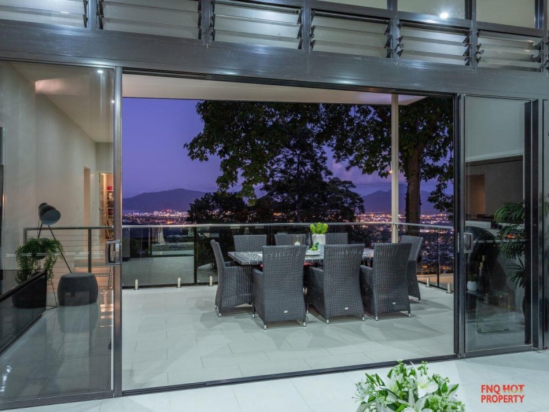 /11 Oceanview Place, Mooroobool QLD 4870