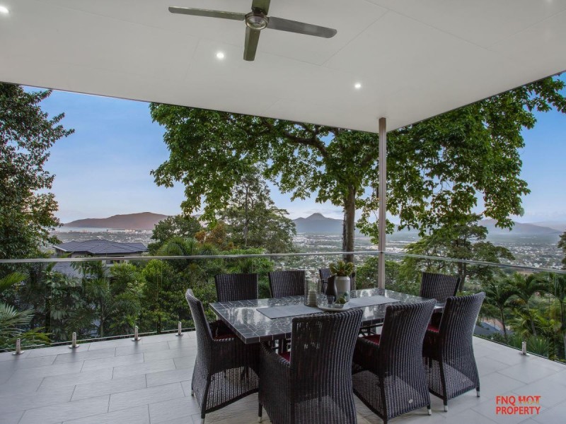 /11 Oceanview Place, Mooroobool QLD 4870
