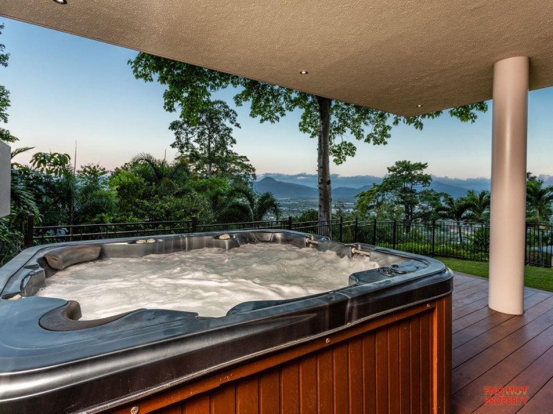 /11 Oceanview Place, Mooroobool QLD 4870