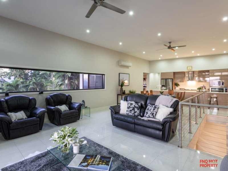 /11 Oceanview Place, Mooroobool QLD 4870