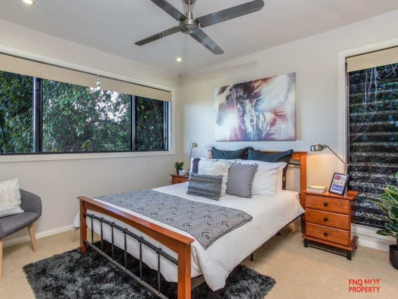 /11 Oceanview Place, Mooroobool QLD 4870