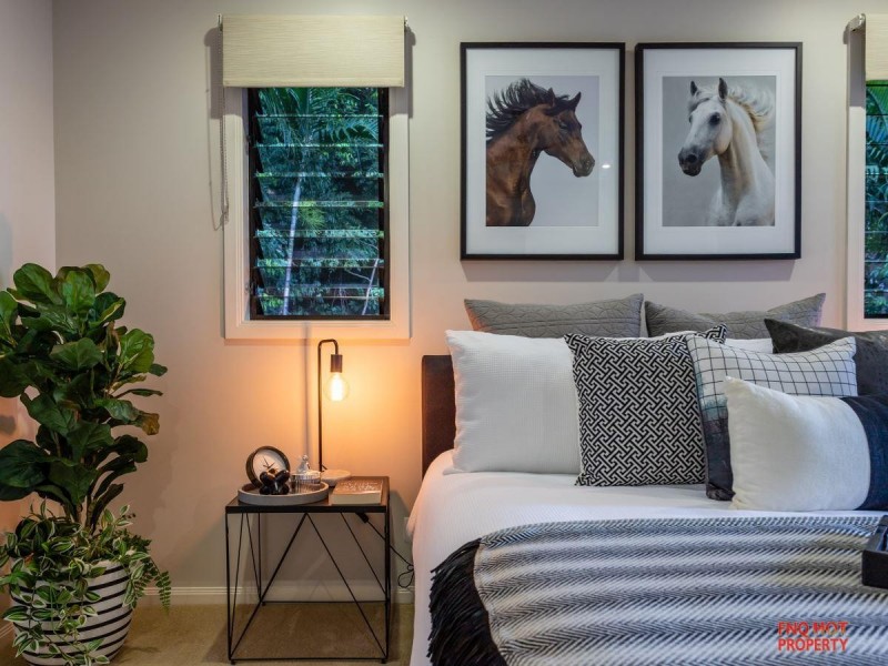 /11 Oceanview Place, Mooroobool QLD 4870