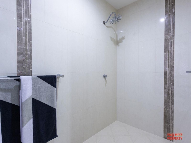 /11 Oceanview Place, Mooroobool QLD 4870