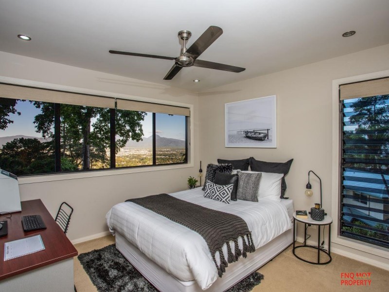 /11 Oceanview Place, Mooroobool QLD 4870