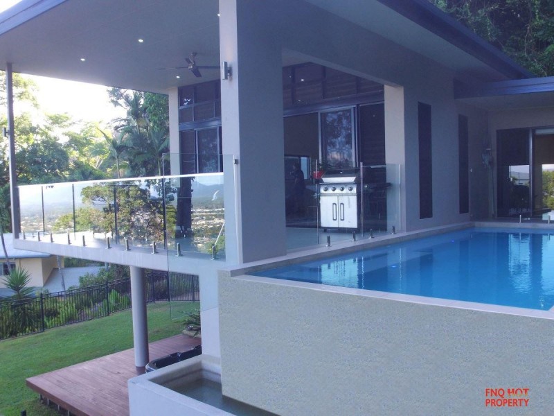 /11 Oceanview Place, Mooroobool QLD 4870