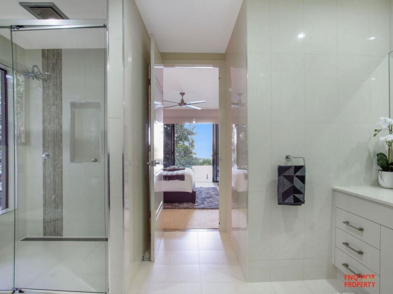 /11 Oceanview Place, Mooroobool QLD 4870