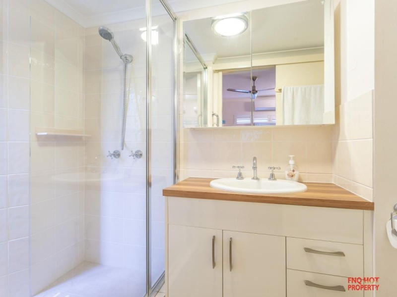 2/105-107 Collins Avenue, Edge Hill QLD 4870