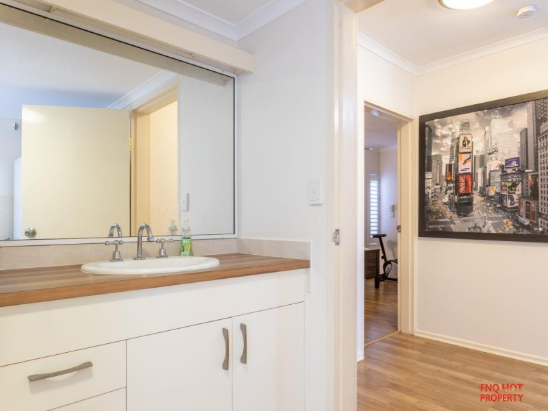 2/105-107 Collins Avenue, Edge Hill QLD 4870