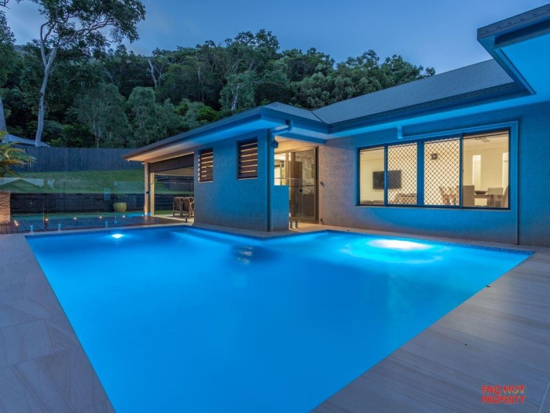 /3 Retreat Close, Palm Cove QLD 4879
