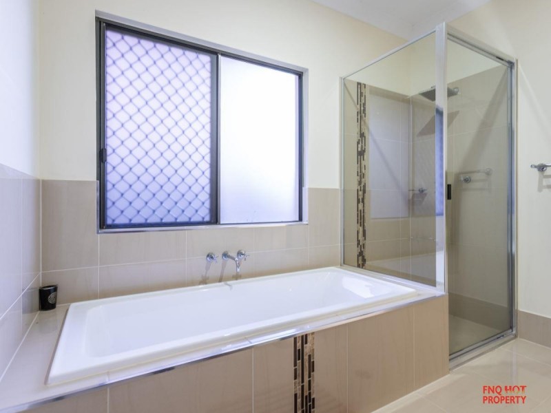 /3 Retreat Close, Palm Cove QLD 4879