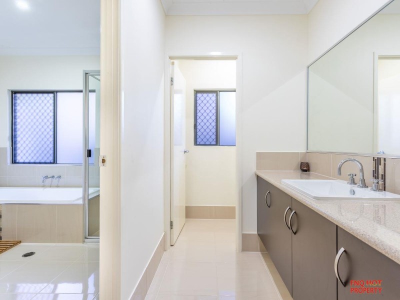 /3 Retreat Close, Palm Cove QLD 4879