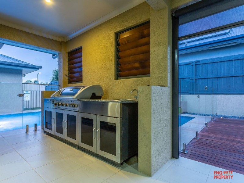 /3 Retreat Close, Palm Cove QLD 4879