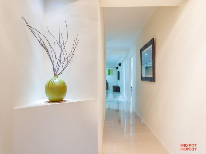 /3 Retreat Close, Palm Cove QLD 4879