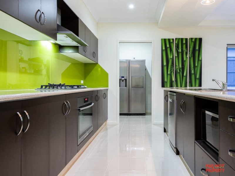 /3 Retreat Close, Palm Cove QLD 4879