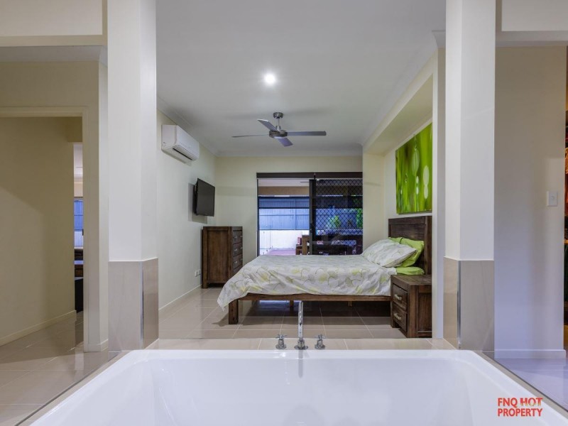 /3 Retreat Close, Palm Cove QLD 4879