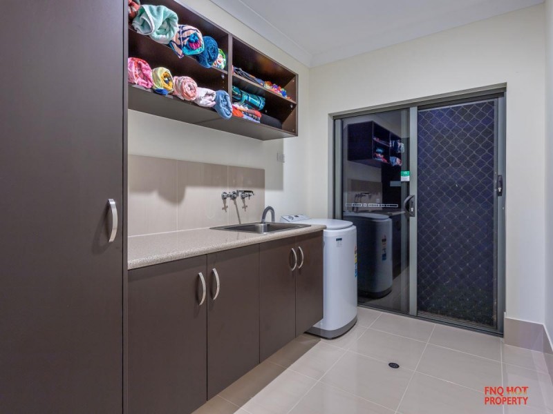 /3 Retreat Close, Palm Cove QLD 4879