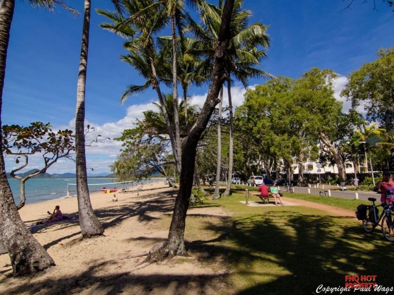 /3 Kurt Close, Palm Cove QLD 4879