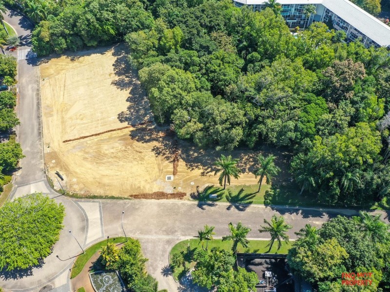 /6L Coral Coast Drive, Palm Cove QLD 4879