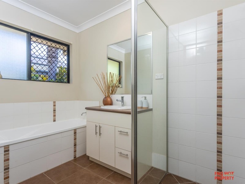 /1 Helix Close, Clifton Beach QLD 4879