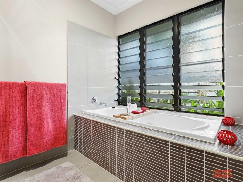 /2 Quest Court, Trinity Park QLD 4879