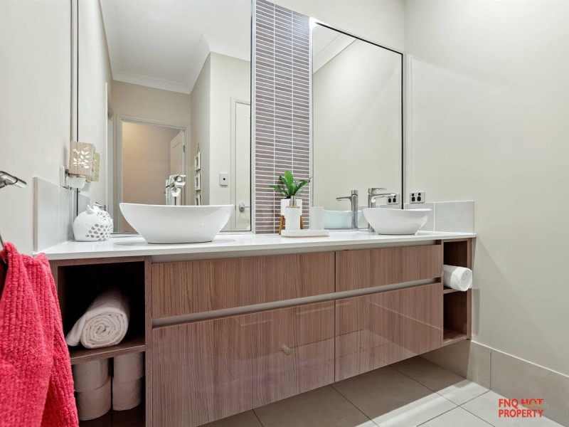 /2 Quest Court, Trinity Park QLD 4879