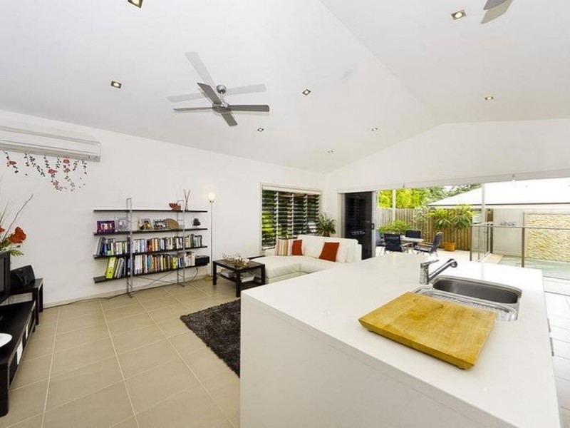 2/60 Harbour Drive, Trinity Park QLD 4879