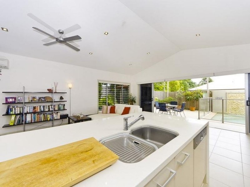 2/60 Harbour Drive, Trinity Park QLD 4879