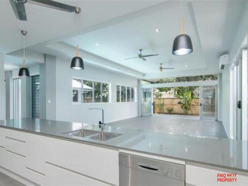 /63 Ocean Drive, Palm Cove QLD 4879