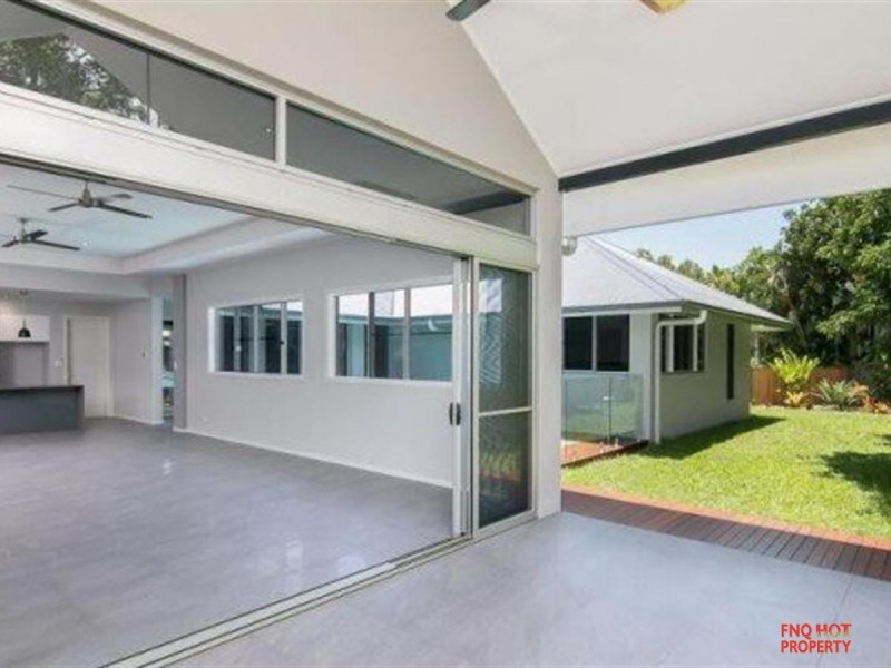 /63 Ocean Drive, Palm Cove QLD 4879