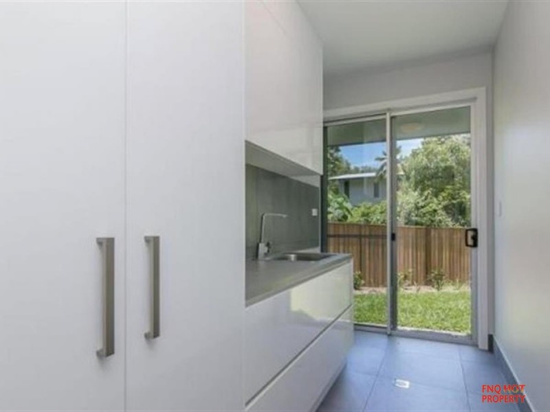 /63 Ocean Drive, Palm Cove QLD 4879